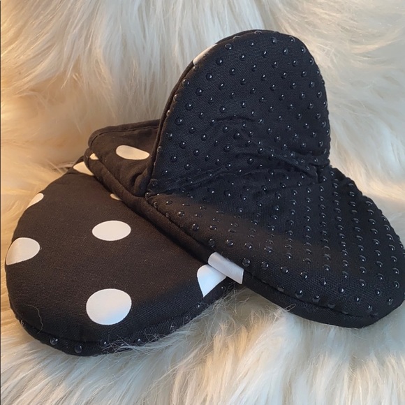 Kate Spade Black & white polka dot Oven Mitts NWT - Picture 2 of 8